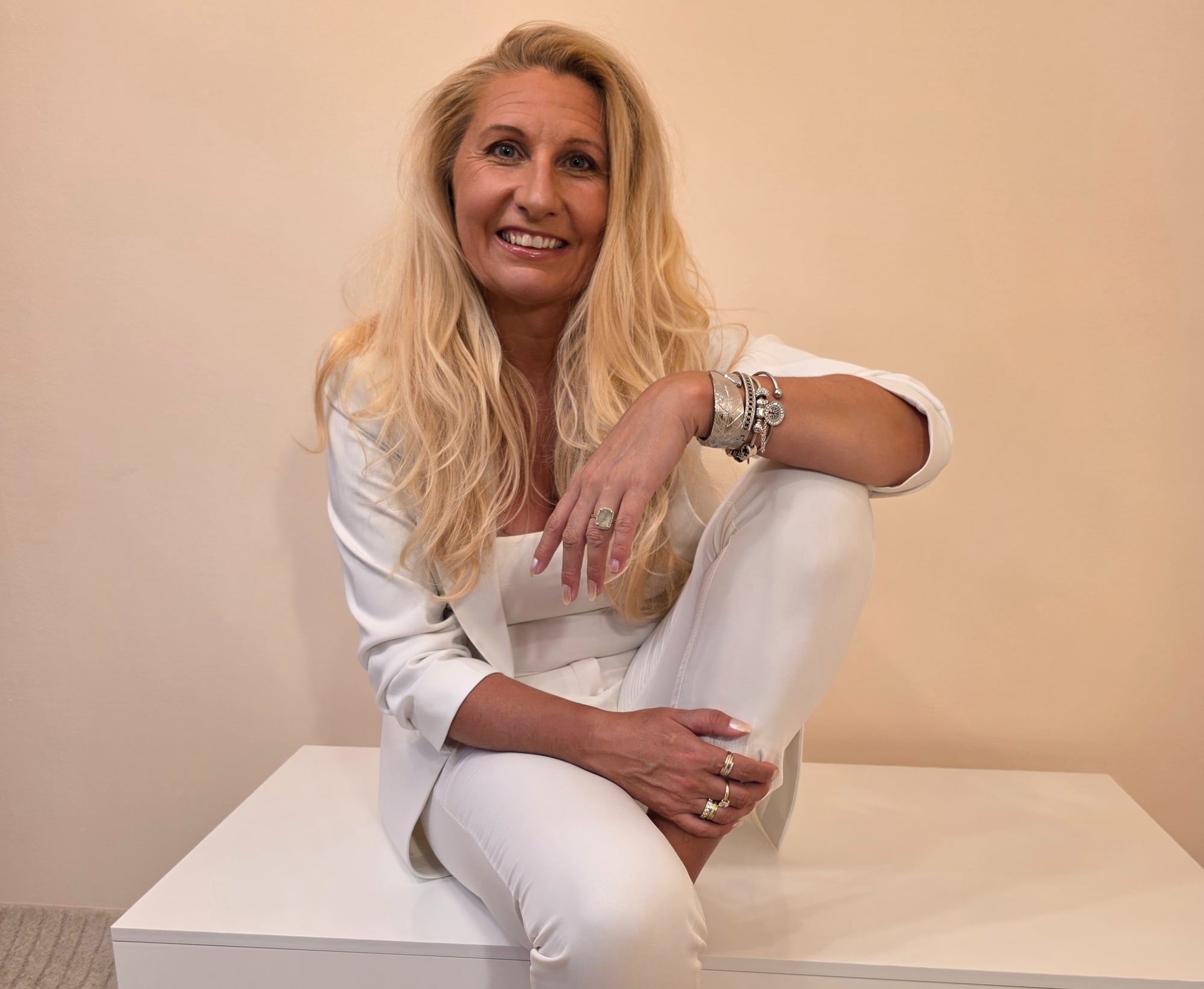 Renata Škodnik, pisateljica in slikarka